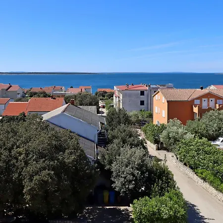 With A Parking Space Mandre, Pag - 6582 아파트