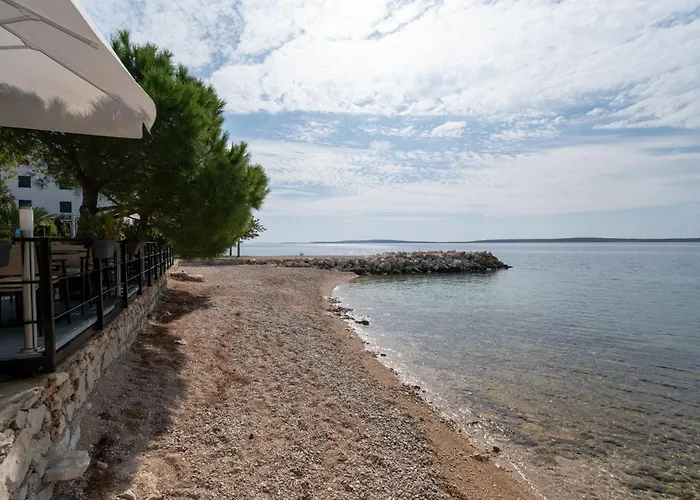 With A Parking Space Mandre, Pag - 6582 * 콜란