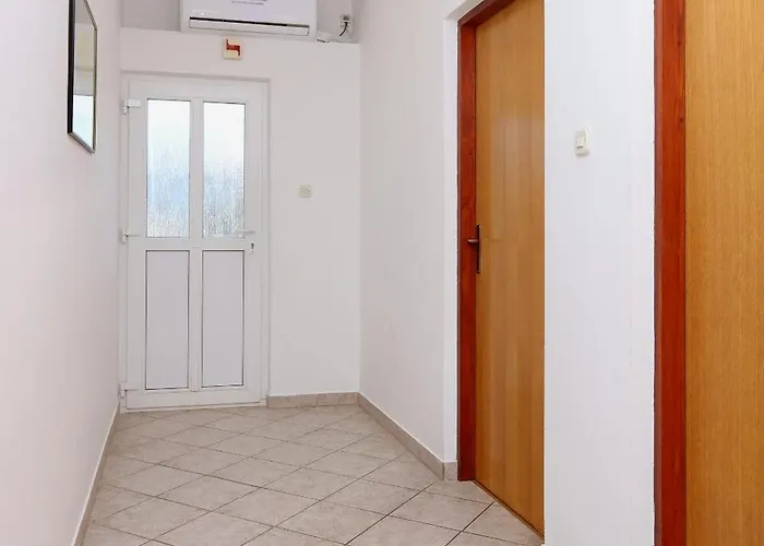 With A Parking Space Mandre, Pag - 6582 * 콜란