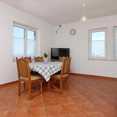 With A Parking Space Mandre, Pag - 6582 アパート