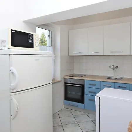 With A Parking Space Mandre, Pag - 6582 アパート