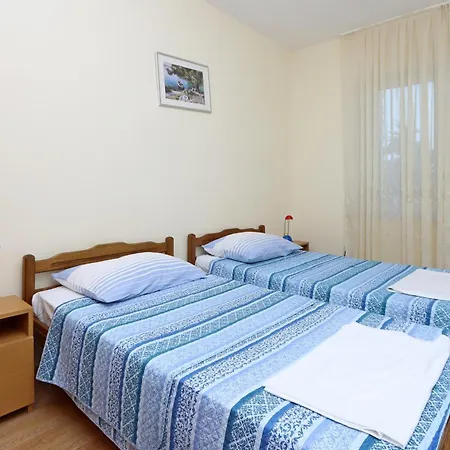 With A Parking Space Mandre, Pag - 6582 * 콜란