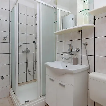 With A Parking Space Mandre, Pag - 6582