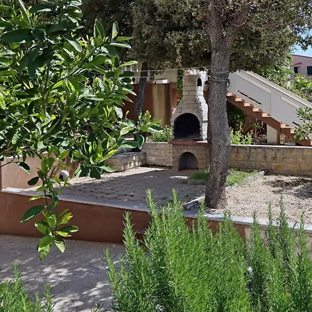 With A Parking Space Mandre, Pag - 6582 アパート