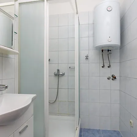 With A Parking Space Mandre, Pag - 6582 アパート *