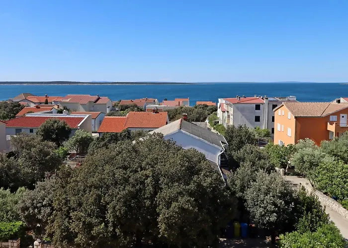 With A Parking Space Mandre, Pag - 6582