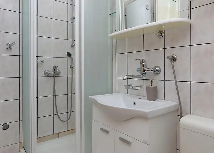 With A Parking Space Mandre, Pag - 6582