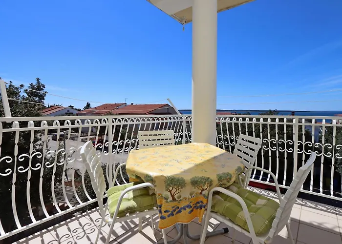 With A Parking Space Mandre, Pag - 6582 *