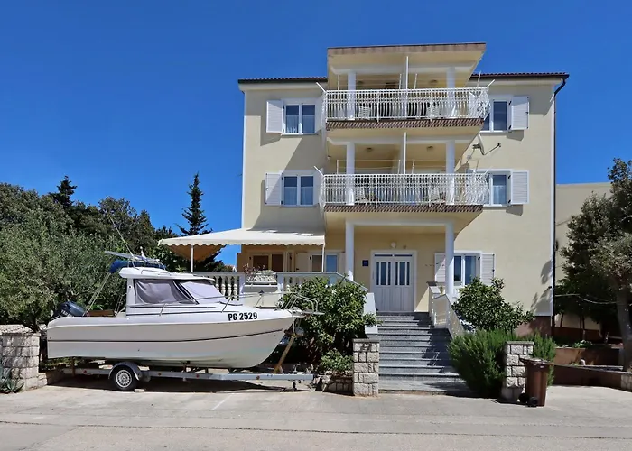 With A Parking Space Mandre, Pag - 6582 Apartman Kolan